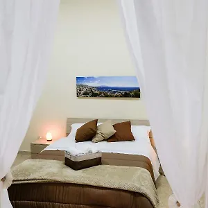 https://a-due-passi-dal-mare-naples.hotels-amalfi.com